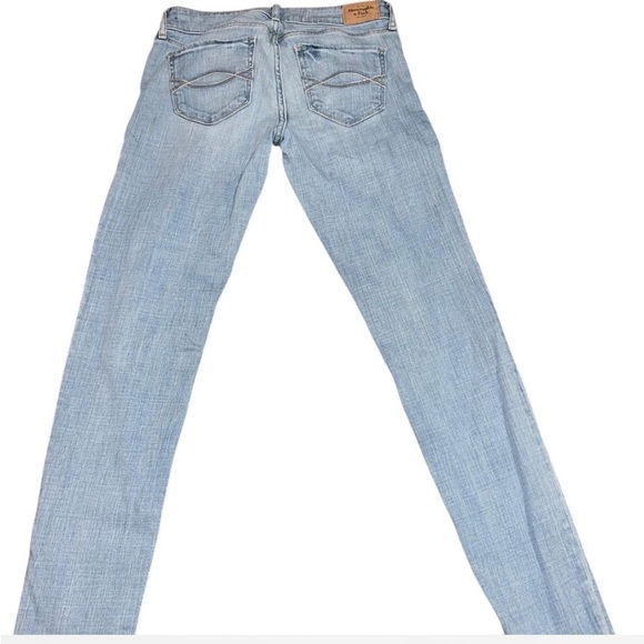 Abercrombie & Fitch Women’s Light Blue Skinny Low Rise Jean SZ-2 - Picture 2 of 5